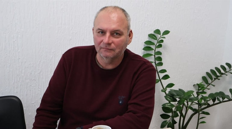 Люди зробили крок назустріч, влада повинна зробити два кроки. Редакційна кава з Ігорем Латієм