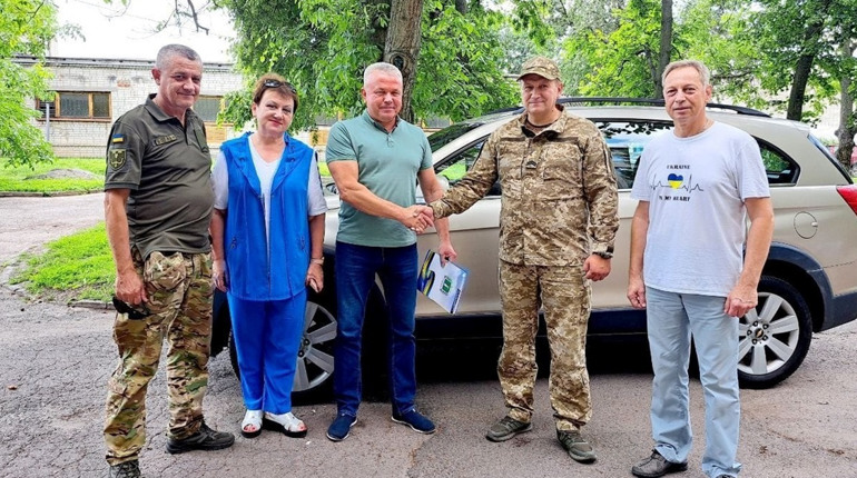 Зі Сміли захисникам передали черговий транспортний засіб
