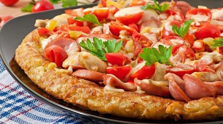 Рецепт дня: картопляна піца з сосисками