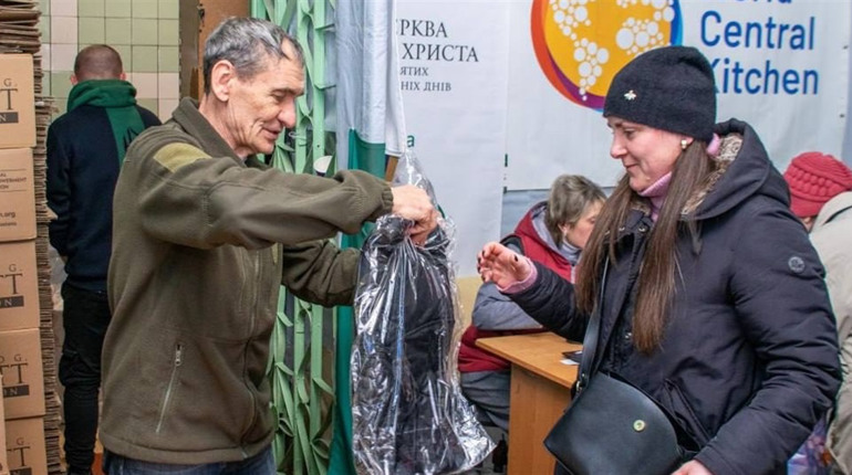 1076 жилетів із підігрівом для дітей: благодійники підтримали Куп’янську громаду