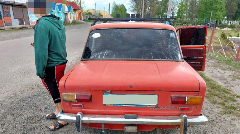 У Володимирці поліцейські затримали авто з бурштином
