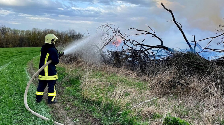 2 пожежі на добу: рятувальники Уманщини гасять підпали трави