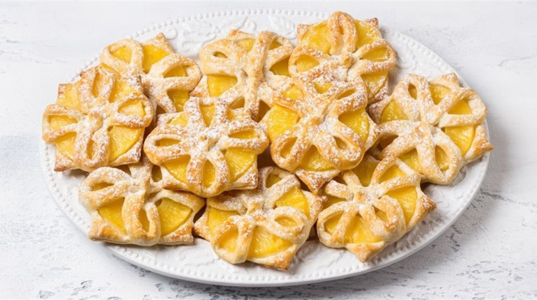 Рецепт дня: слойки з ананасом