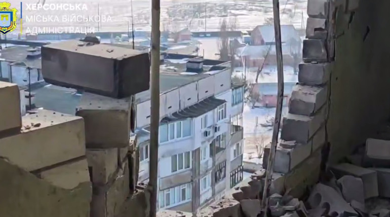 На Херсонщині окупанти завдали ударів по житлових будинках, критичній та соціальній інфраструктурі
