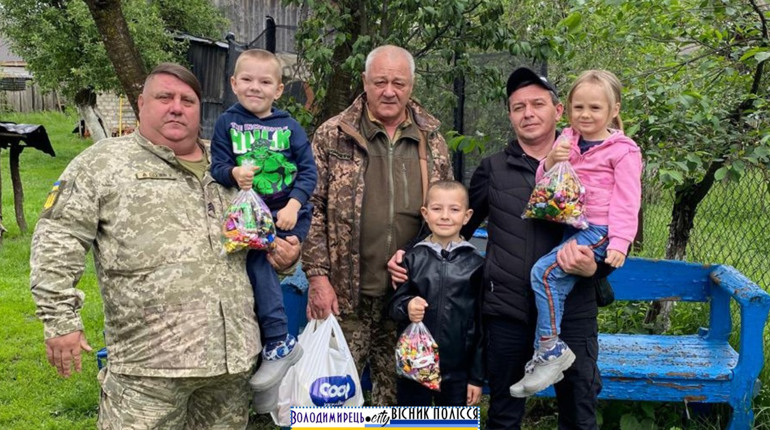 У Вараському районі дітям загиблих, зниклих безвісти та полонених воїнів передали подарунки до свята