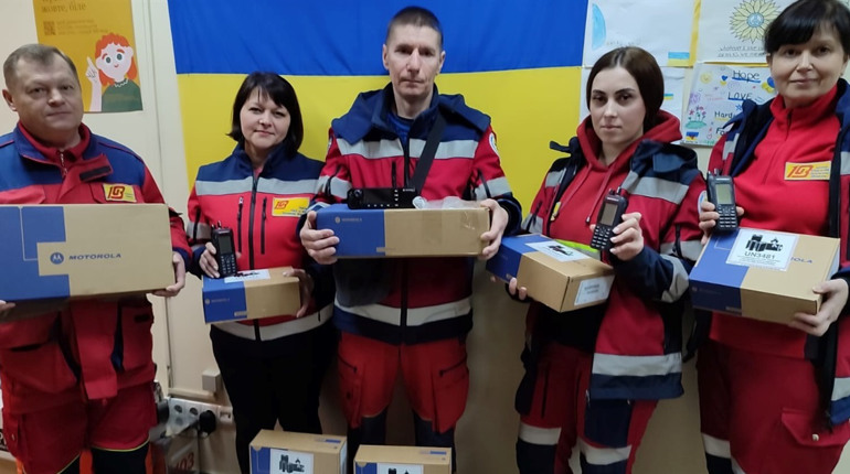 Медики Луганщини отримали від ВООЗ мобільні радіостанції. В чому їхня цінність