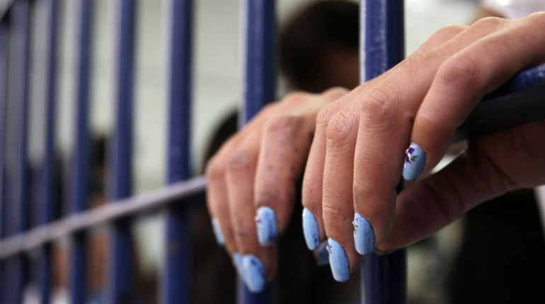 Ексспівробітниці міграційної служби з Херсонщини загрожує до 15 років ув'язнення за роботу на ворога