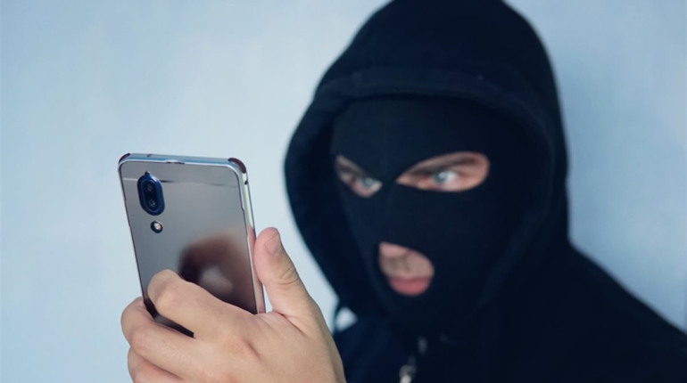 Увага, поліція Володимирця застерігає: телефонні аферисти! Як не купити «кота в мішку»