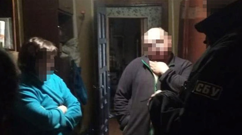 Вбиваючи українців, окупанти "очищують" світ від "бандерлогів і нациків": СБУ спіймала колаборанта