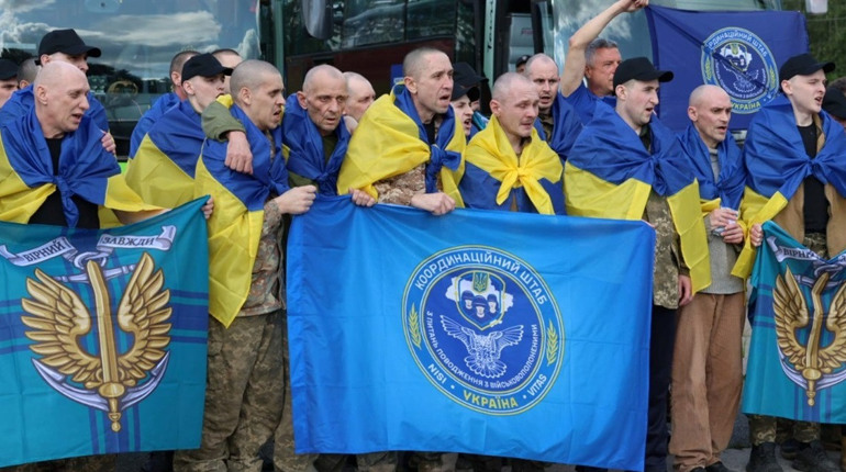 Україна повернула з полону чергову групу Захисників: це продовження великого обміну