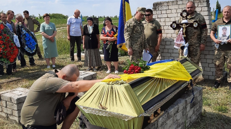 У Слоуті провели в останню путь військового Павла Скіпа, який загинув на Донеччині