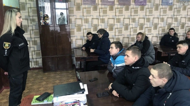 У Білицькому професійному ліцеї поліцейські нагадали учням про їх права та обов’язки