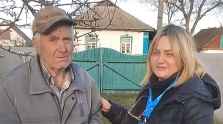 Дідусь Василь з Уманщини купив і передав автівку захисникам
