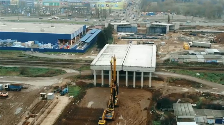 Херсонський мостоперехід вже бетонують: дивіться на відео, як це відбувається