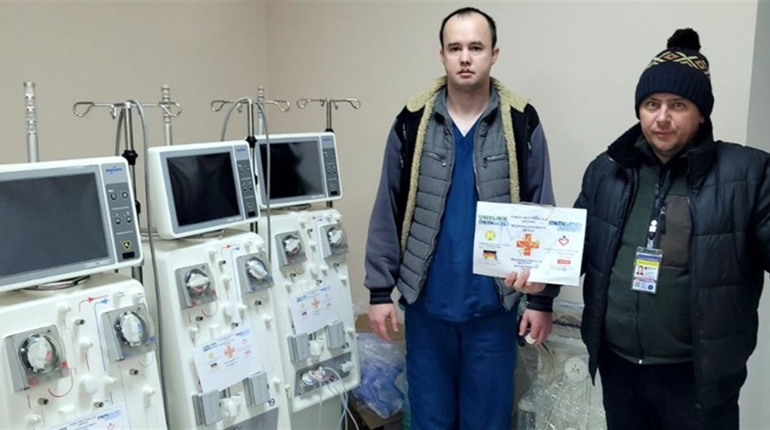 Апарати для гемодіалізу та гриль на вулицях розбомблених міст. Історія волонтера Вадима Сокальського