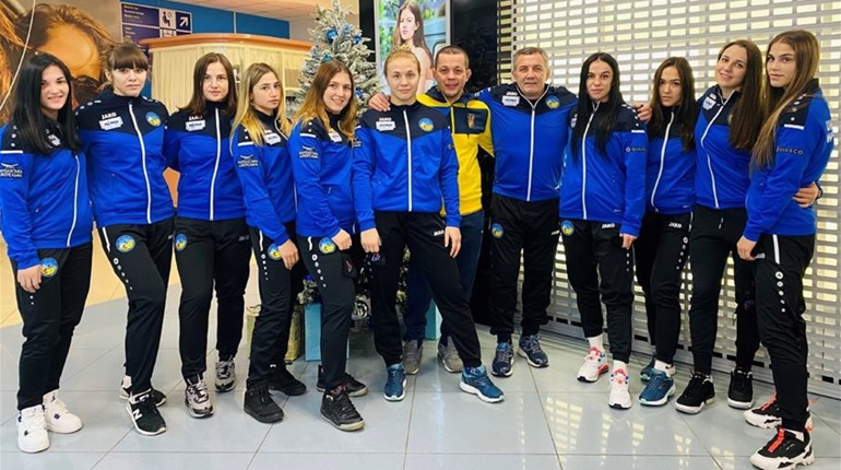 Перше в історії «золото»: херсонські борчині везуть з Кубка світу низку нагород
