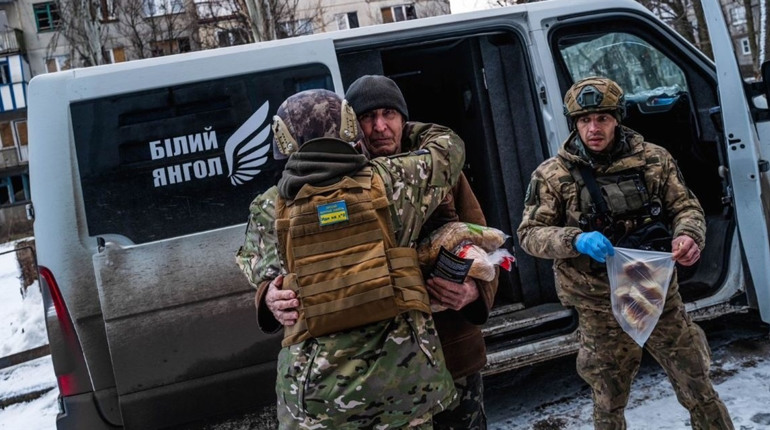 Чому цивільним треба виїжджати з небезпечних територій та як працюють «Білі янголи»