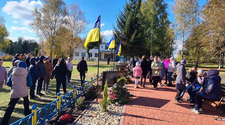 У Шосткинській громаді відкрили Алею пам'яті, вшанувавши наших земляків героїв