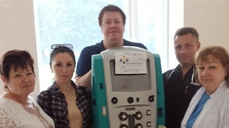 У Глухів приїхала вантажівка допомоги від німецьких благодійників. Зокрема, життєво важливий апарат