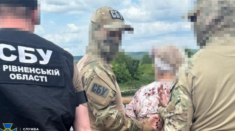 Розвідка на велосипеді: на співпраці з ворогом викрили колишню медсестру з Сумщини