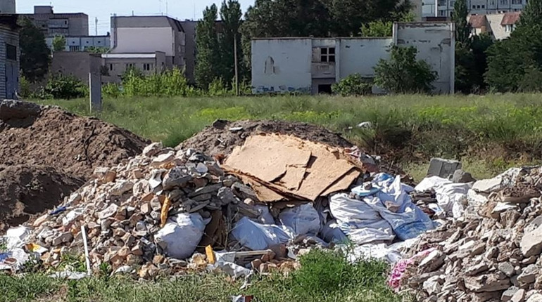 Місто тоне у смітті