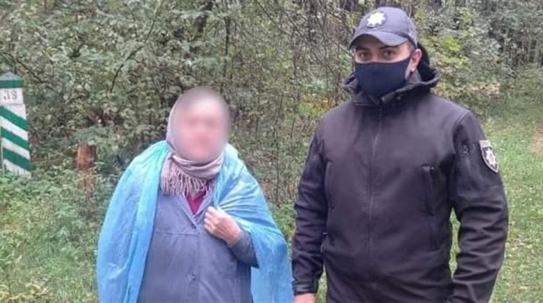 У Шостці жінка пішла по гриби і заблукала у лісі