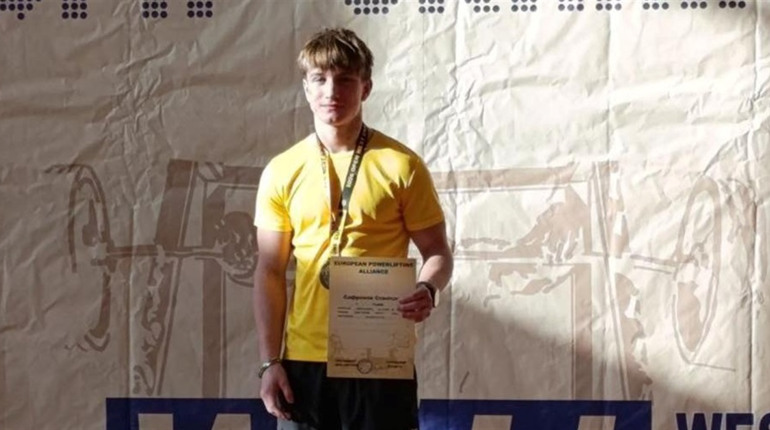 Юний пауерліфтер з Нетішина переміг на всеукраїнських змаганнях та встановив рекорд України