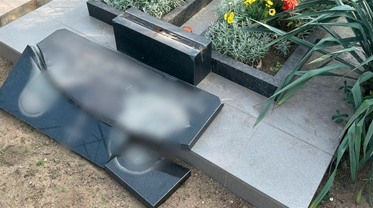 Чотирнадцять надгробків знищено: історія вандалізму у Вознесенському районі, яка шокує