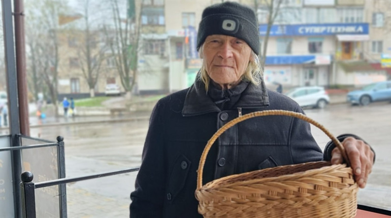 Майстер із Грушівки: як 90-річний дід Сашко зберігає мистецтво лозоплетіння