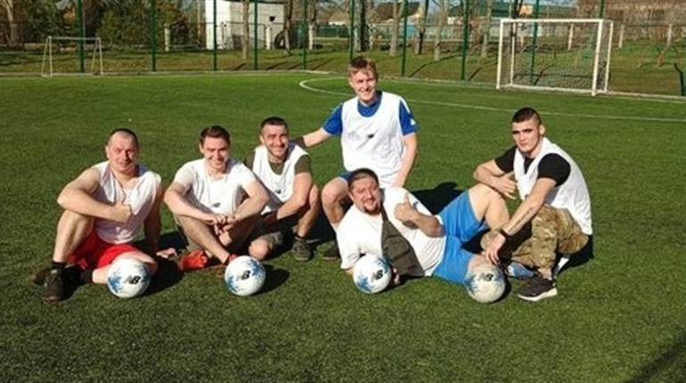 Військові отримали спортивний інвентар від "динамівців": капітан футбольної команди – переяславець