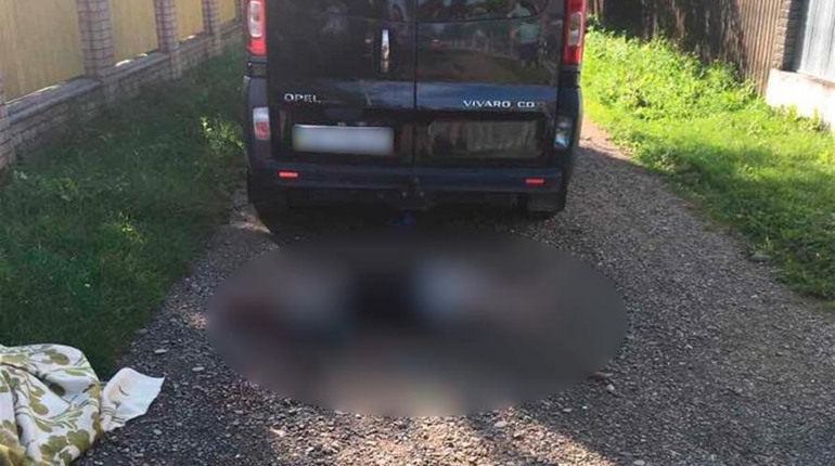 У Неполоківцях водій буса, рухаючись заднім ходом, збив на смерть 94-річну пенсіонерку