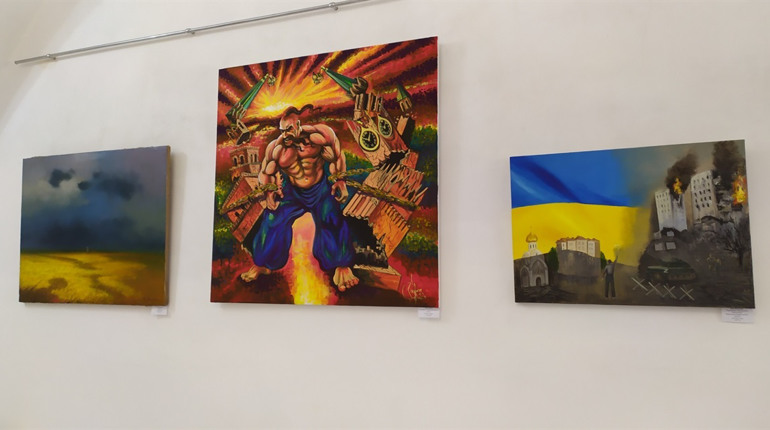 В Умані відкрили художню виставку до Дня Державності України