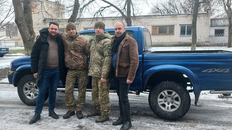 Зі Сміли військовим передали позашляховик