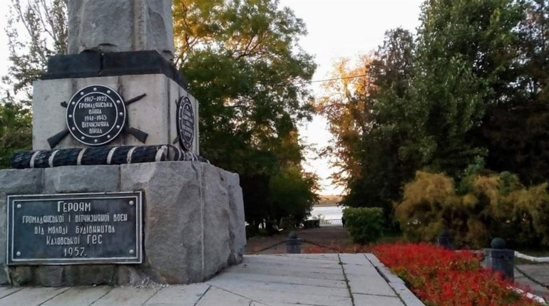 Життя в Новій Каховці: без електрики, але з манікюром