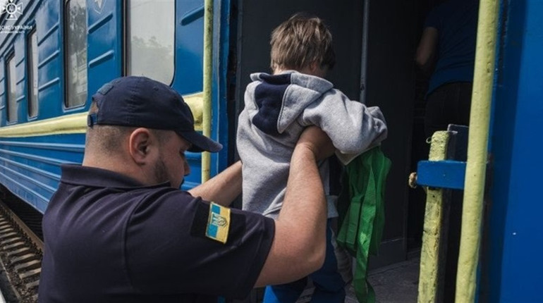 З Покровської громади евакуйовано 46 дітей, але 207 неповнолітніх все ще залишаються в зоні ризику