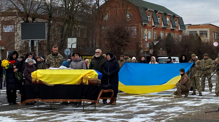 Барська громада попрощалася з захисником та Героєм Олексієм Мірчуком