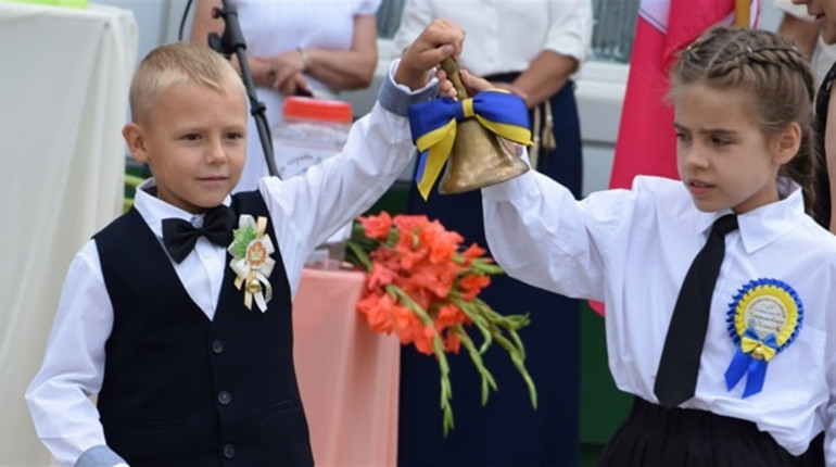 У Біляївській громаді стартував навчальний рік: різні форми навчання та предмет «Захист України»