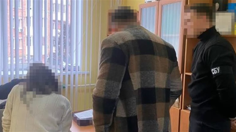 У Полтаві лікарку підозрюють у видачі фіктивних довідок для ухилення від служби