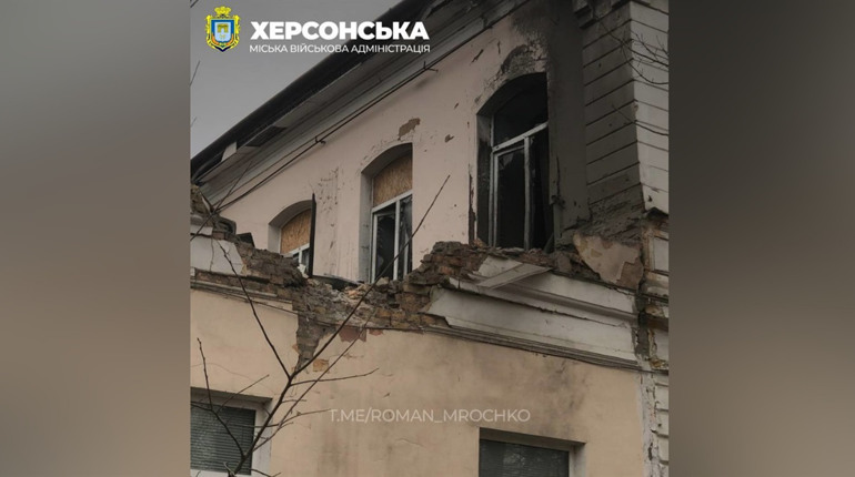 На Херсонщині російські терористи атакували житлові будинки та критичну інфраструктуру