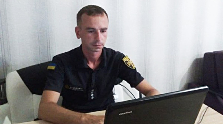 Що робити, якщо поруч хтось втратив свідомість. Поради гадяцького рятувальника