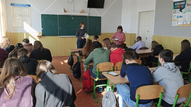 Холодні класи та «закритий вентиль»: чому школи Городка залишилися без тепла у квітні