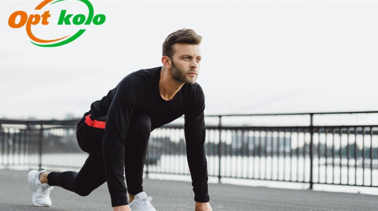 Як чоловічий одяг від виробника OPT KOLO оптом допомагає зберегти прибуток у «не сезон»?