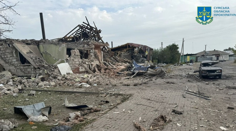 У Ямполі — другий день поспіль загиблі. Ворог бʼє по селищу КАБами
