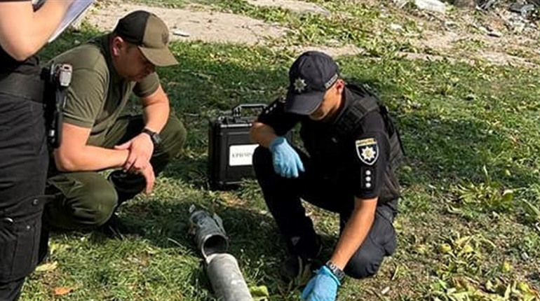 Поліцейські фіксують чергові обстріли міста Нікополя: фото