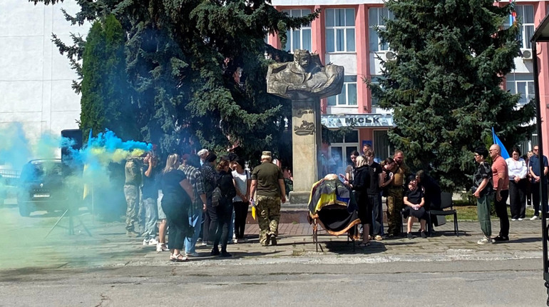 Барська громада попрощалася із захисником Олексієм Гордецьким (Качуром) з м. Бар