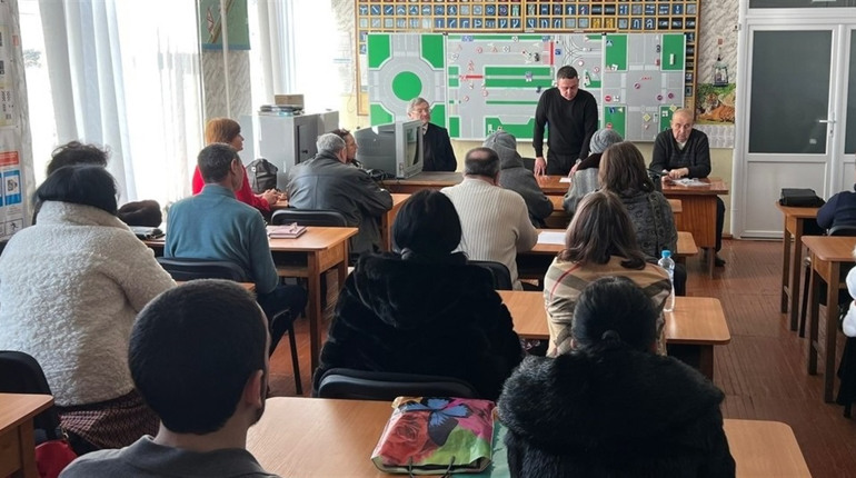 Окупанти віджали будівлю автошколи у Генічеську, щоб створити там офіс комуністичної партії