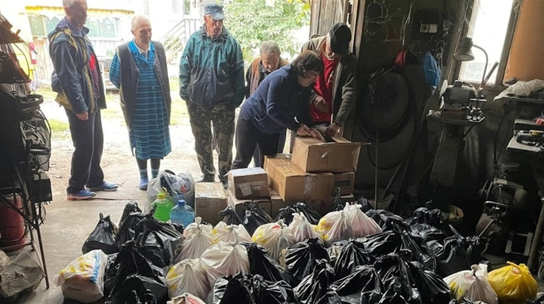 Виїхали з дому, але допомагають рідній Харківщині