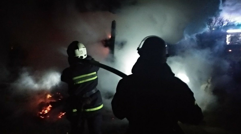 У Травневому Сватівського району вночі горів житловий будинок — загинуло двоє людей