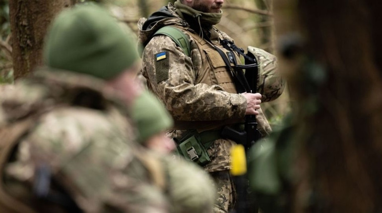 Поліцейський патруль зупинив двох 34-річних чоловіків, яких розшукує військкомат