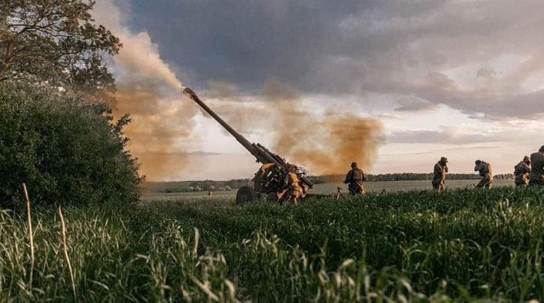 Україна повертає своє: над Ізюмом підняли прапор, 300 одиниць «неочікуваного лендлізу» та інше